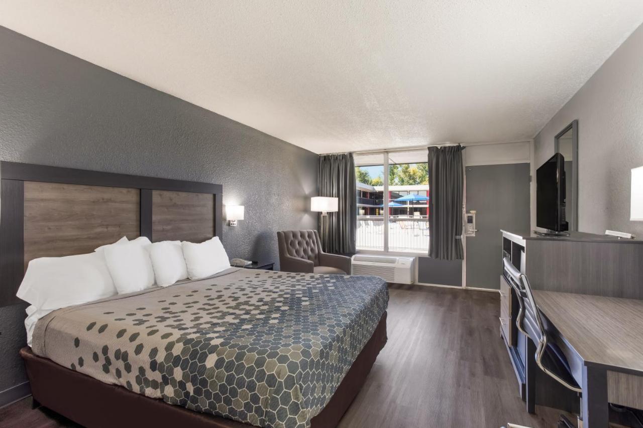 Econo Lodge Кейв Сити Екстериор снимка