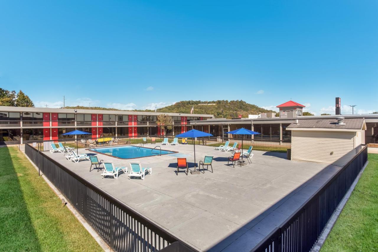 Econo Lodge Кейв Сити Екстериор снимка