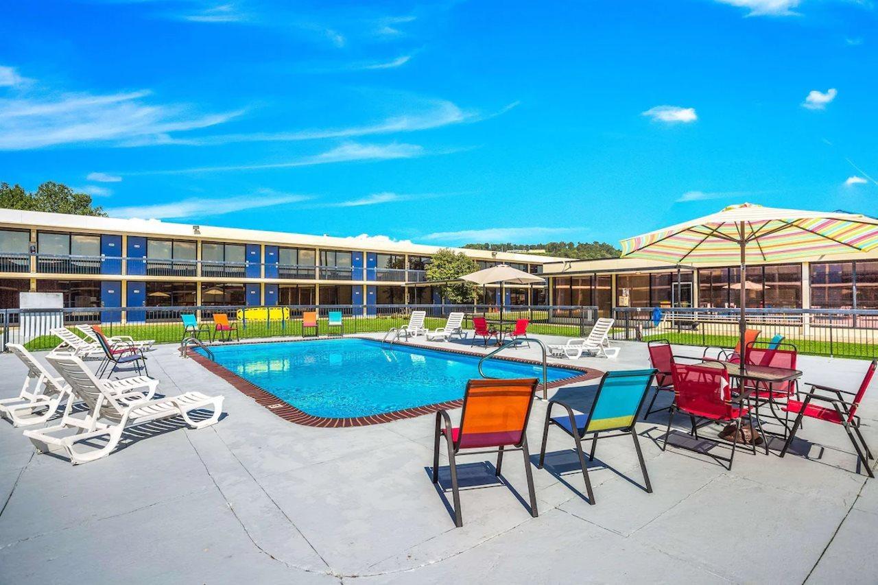 Econo Lodge Кейв Сити Екстериор снимка