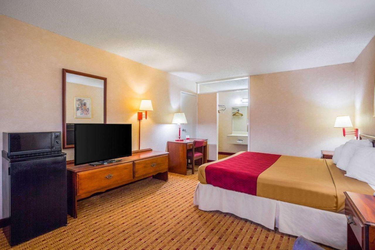 Econo Lodge Кейв Сити Екстериор снимка
