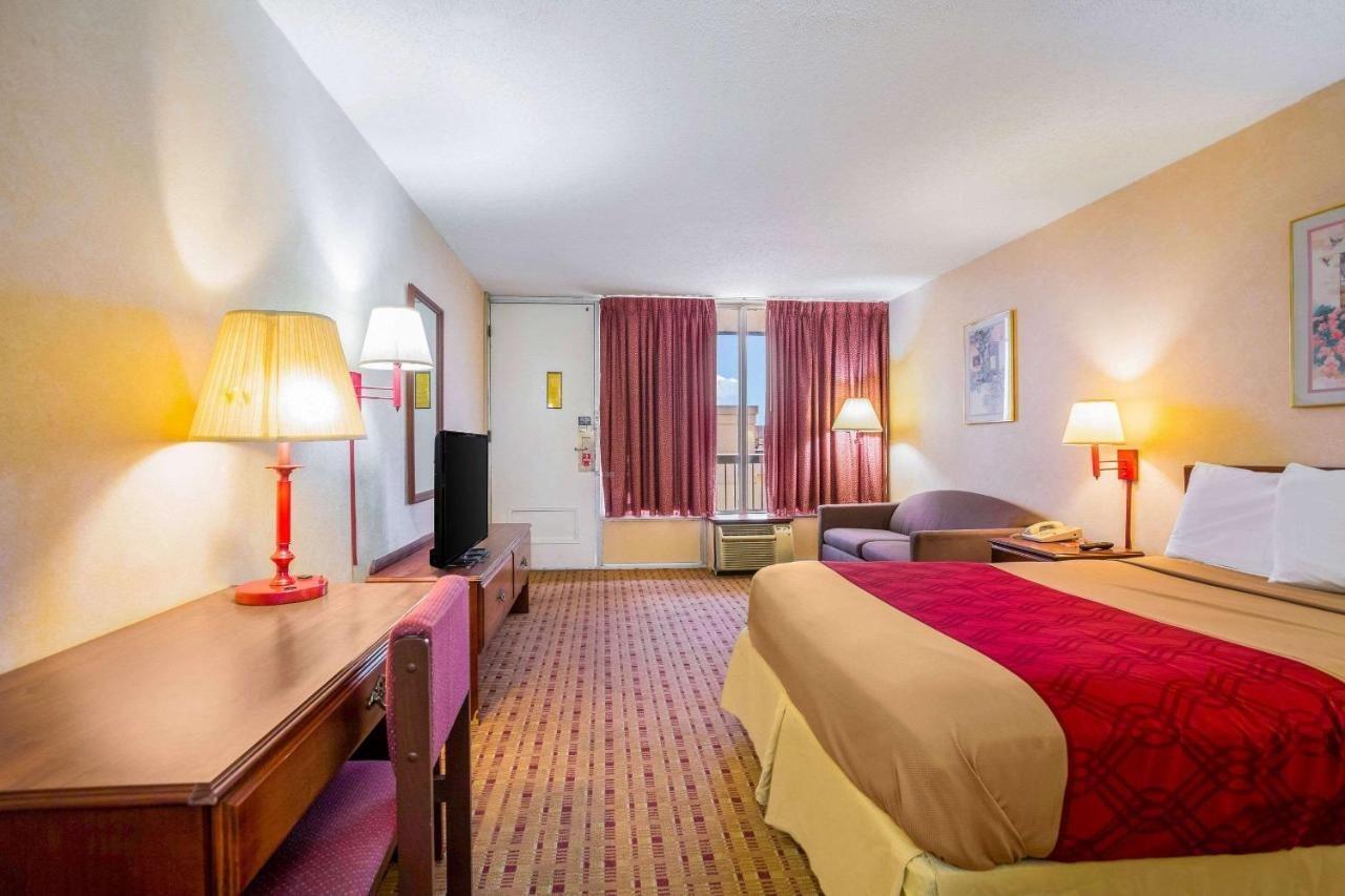 Econo Lodge Кейв Сити Екстериор снимка