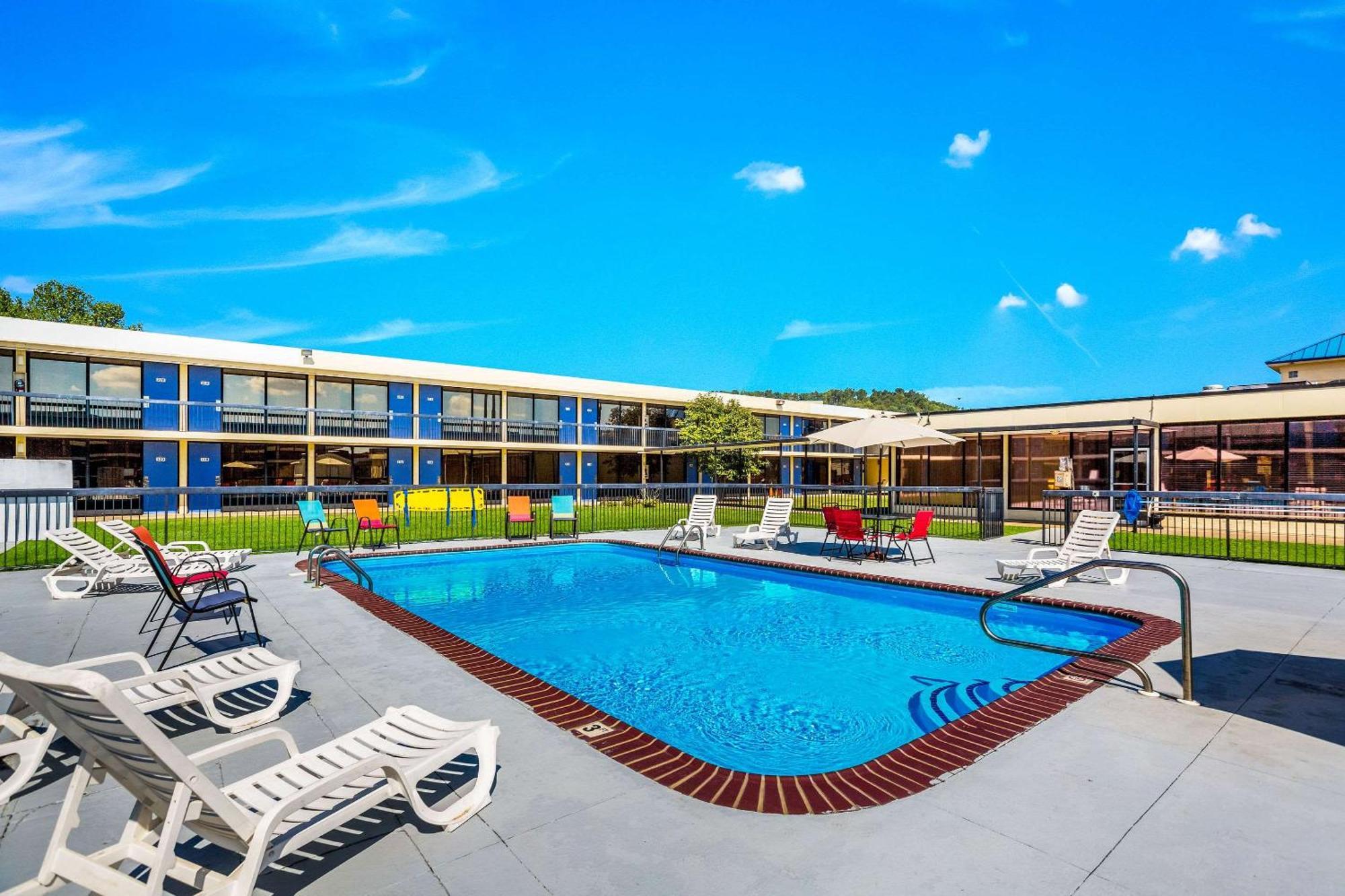 Econo Lodge Кейв Сити Екстериор снимка