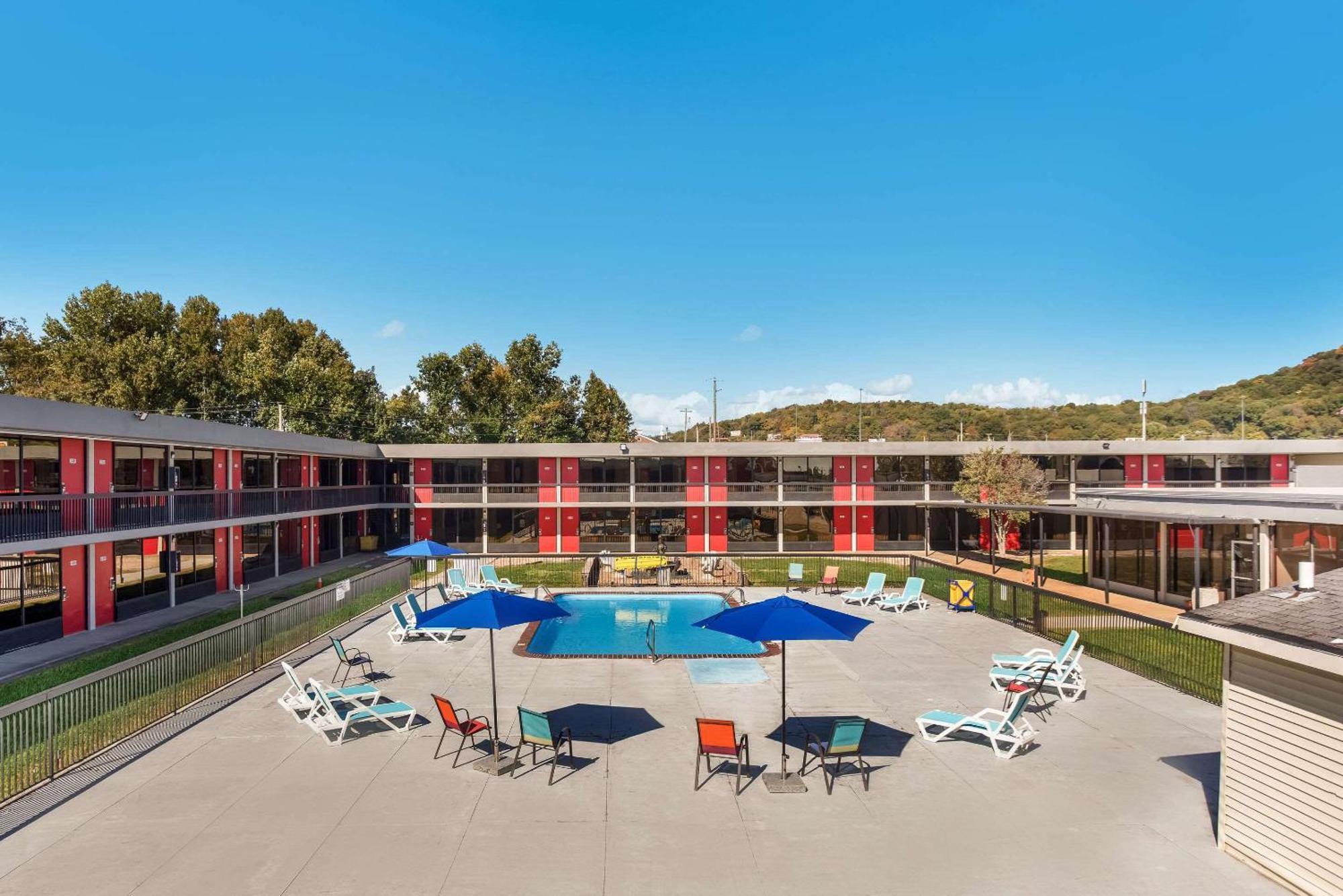 Econo Lodge Кейв Сити Екстериор снимка