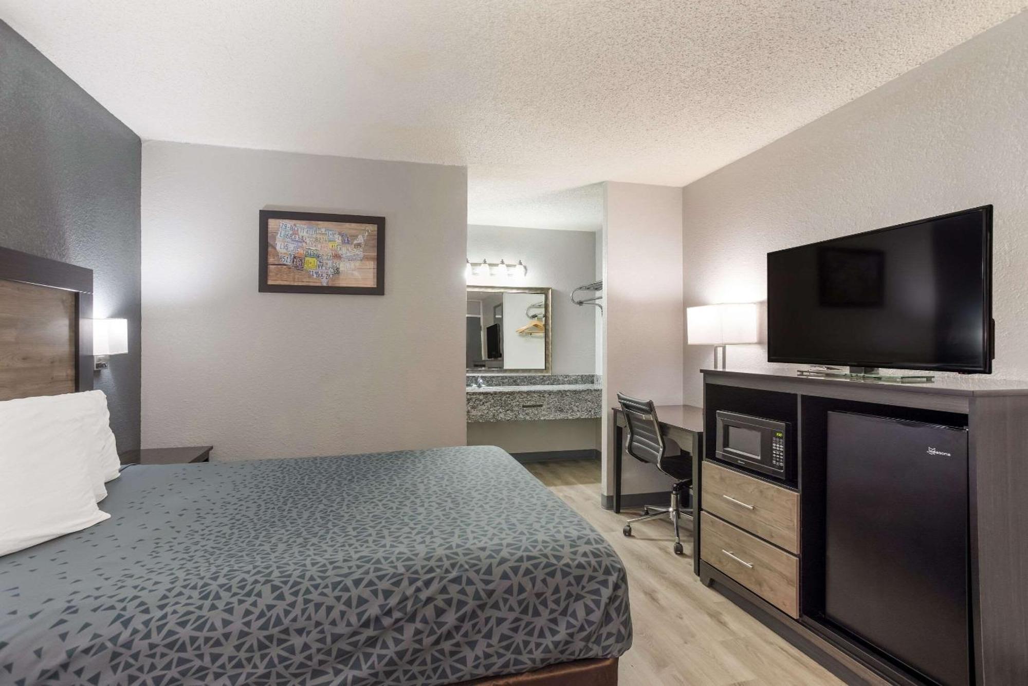 Econo Lodge Кейв Сити Екстериор снимка
