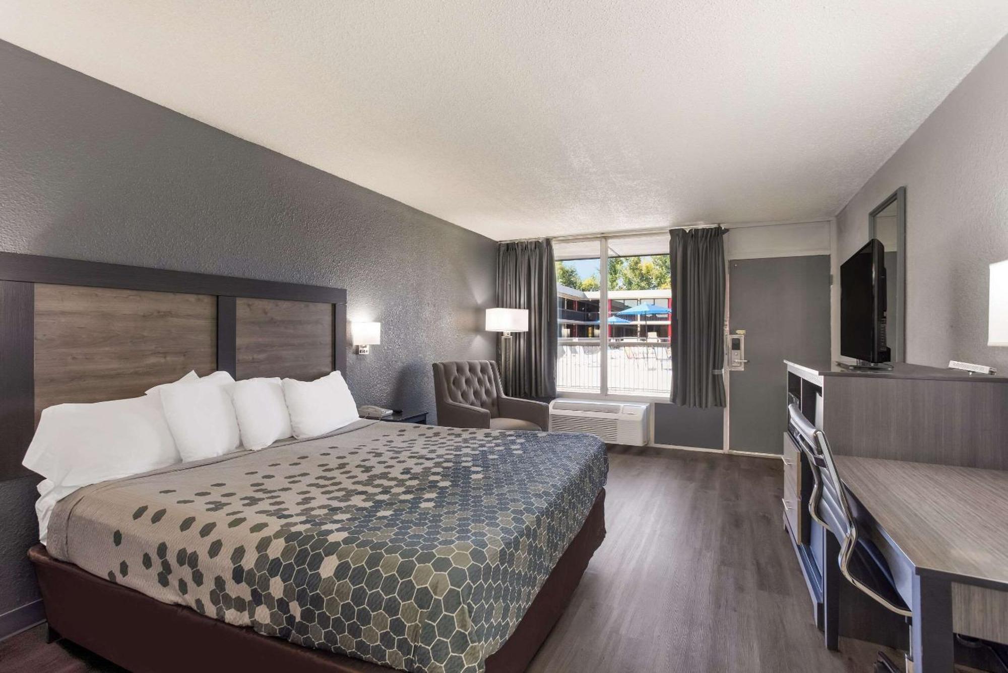 Econo Lodge Кейв Сити Екстериор снимка