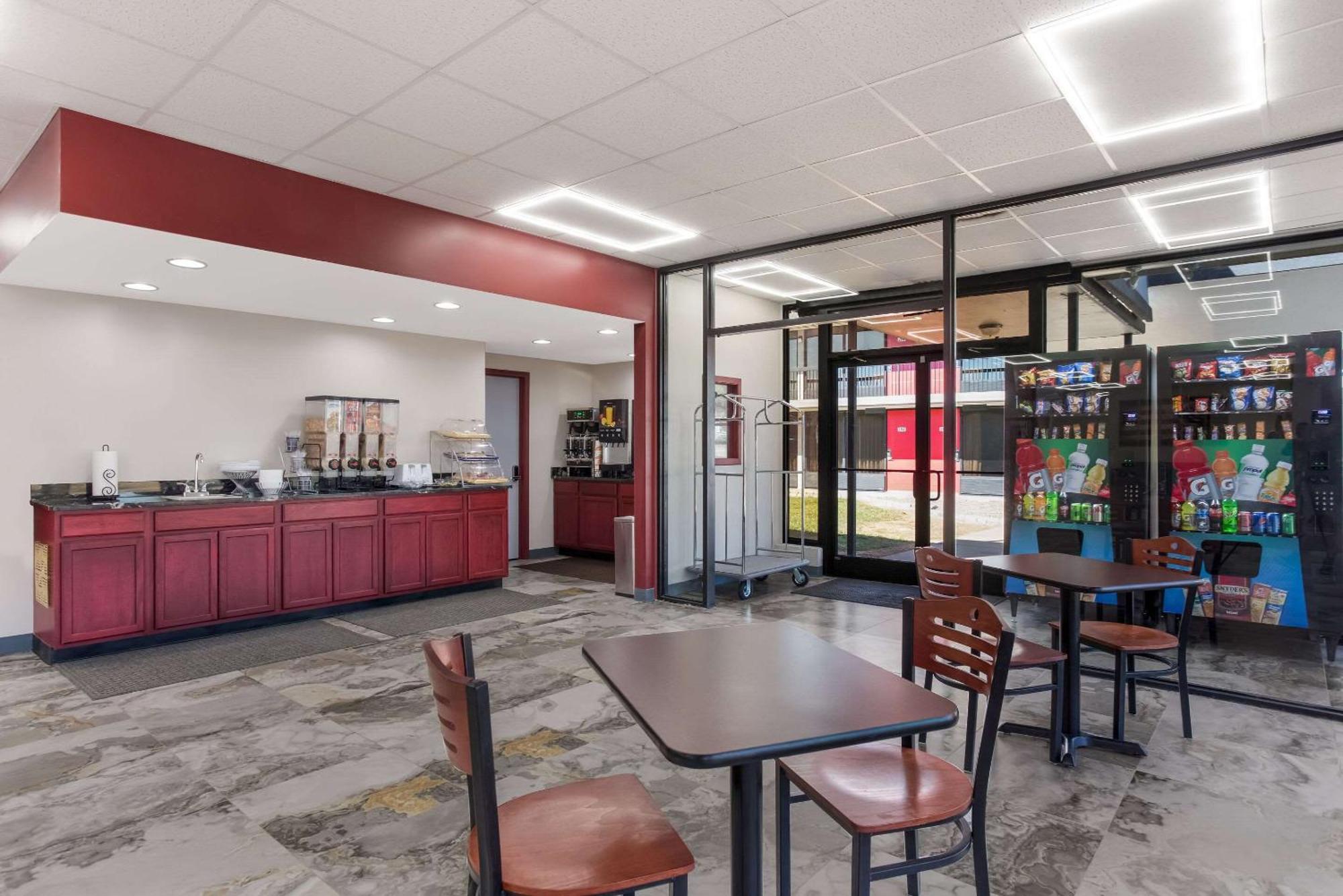 Econo Lodge Кейв Сити Екстериор снимка